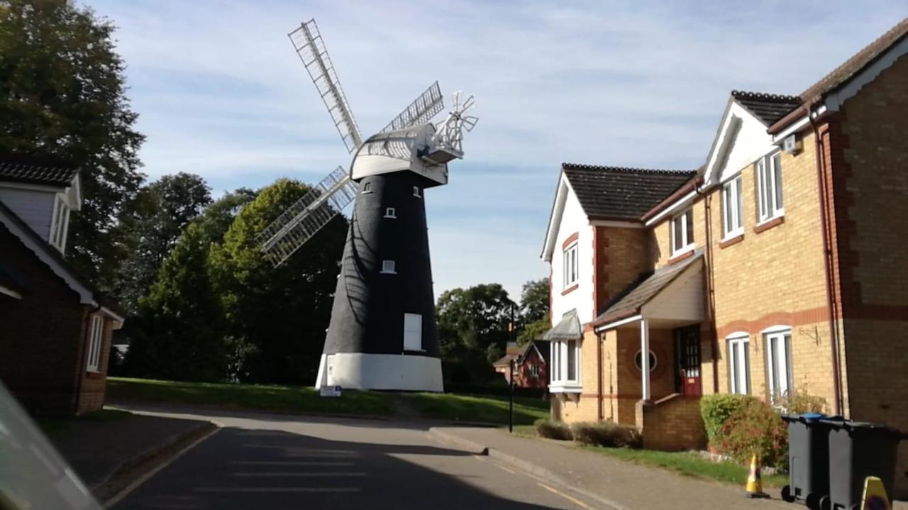 Many Worlds Meet - Eurostar, Wimbledon 30 Mins, Central London, Gatwick 15 Mins - Spacious, Sleeps Up To 16 Plus Cot - Free Wifi, Parking - Next To Lloyd Park, Great For Families, Walkers, Relocators - Ideal For Contractors Croydon Bagian luar foto