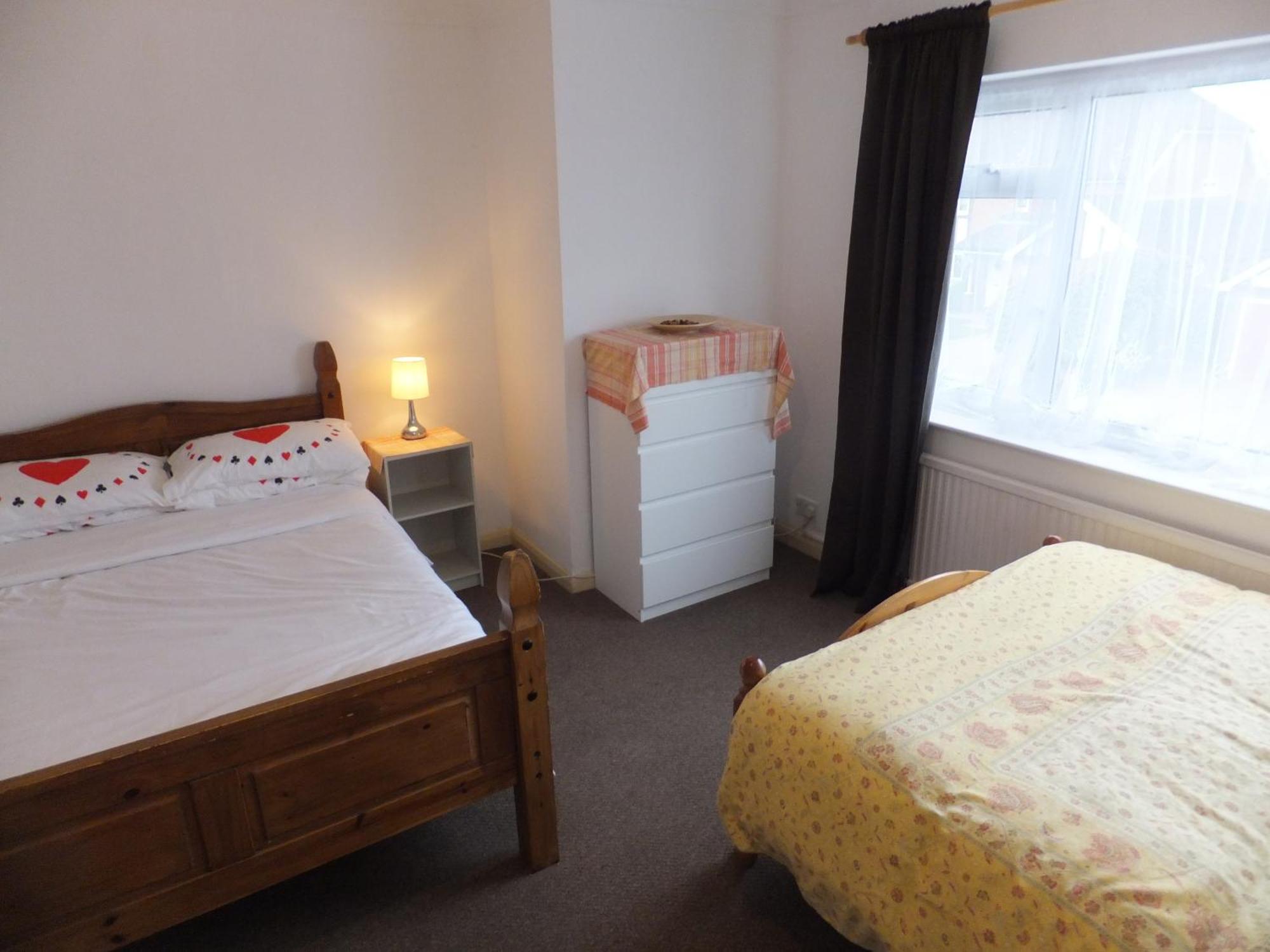Many Worlds Meet - Eurostar, Wimbledon 30 Mins, Central London, Gatwick 15 Mins - Spacious, Sleeps Up To 16 Plus Cot - Free Wifi, Parking - Next To Lloyd Park, Great For Families, Walkers, Relocators - Ideal For Contractors Croydon Bagian luar foto