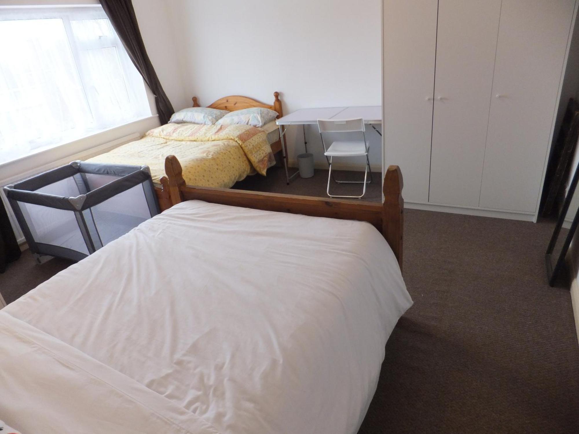 Many Worlds Meet - Eurostar, Wimbledon 30 Mins, Central London, Gatwick 15 Mins - Spacious, Sleeps Up To 16 Plus Cot - Free Wifi, Parking - Next To Lloyd Park, Great For Families, Walkers, Relocators - Ideal For Contractors Croydon Bagian luar foto