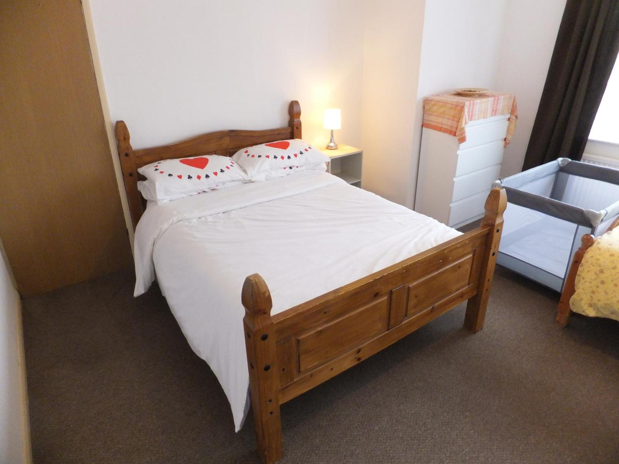 Many Worlds Meet - Eurostar, Wimbledon 30 Mins, Central London, Gatwick 15 Mins - Spacious, Sleeps Up To 16 Plus Cot - Free Wifi, Parking - Next To Lloyd Park, Great For Families, Walkers, Relocators - Ideal For Contractors Croydon Bagian luar foto