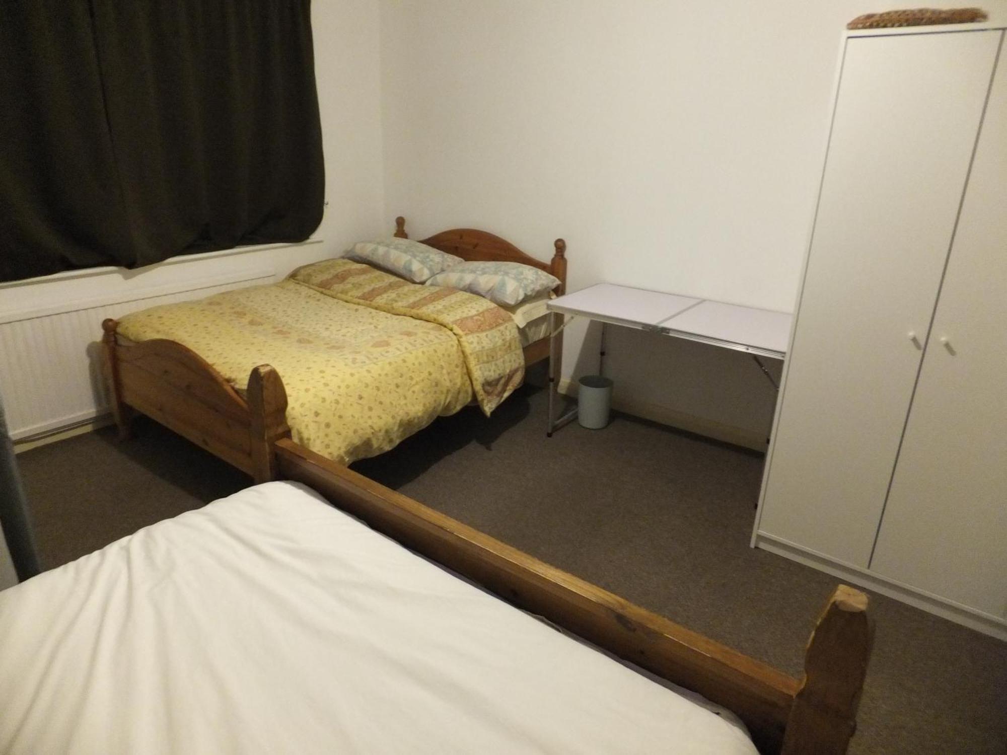 Many Worlds Meet - Eurostar, Wimbledon 30 Mins, Central London, Gatwick 15 Mins - Spacious, Sleeps Up To 16 Plus Cot - Free Wifi, Parking - Next To Lloyd Park, Great For Families, Walkers, Relocators - Ideal For Contractors Croydon Bagian luar foto