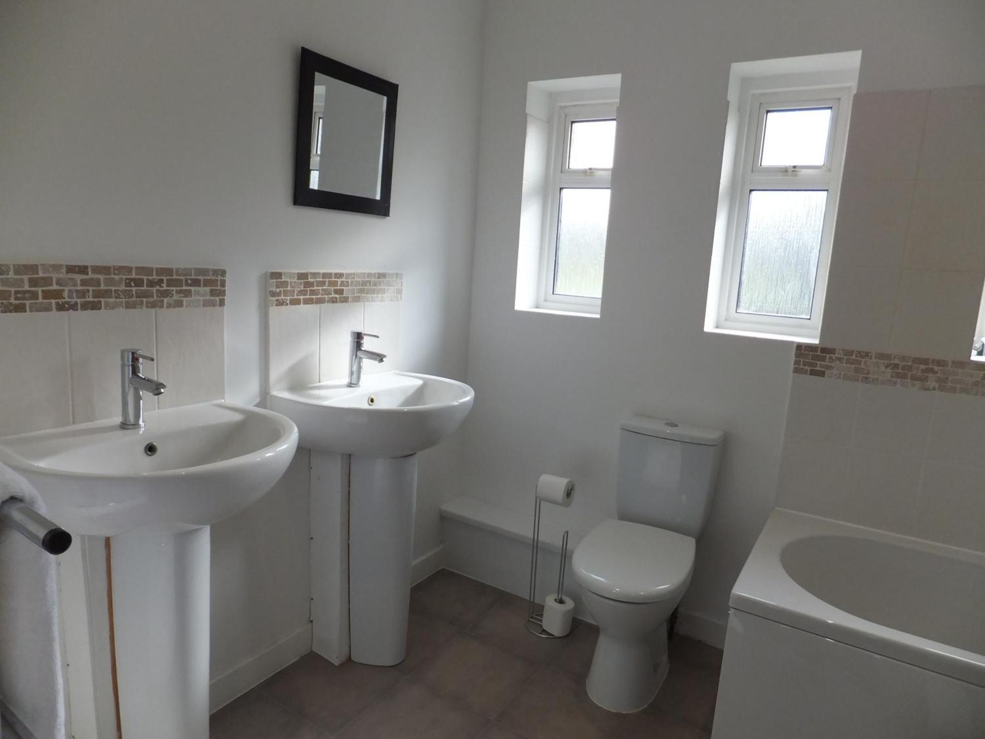 Many Worlds Meet - Eurostar, Wimbledon 30 Mins, Central London, Gatwick 15 Mins - Spacious, Sleeps Up To 16 Plus Cot - Free Wifi, Parking - Next To Lloyd Park, Great For Families, Walkers, Relocators - Ideal For Contractors Croydon Bagian luar foto