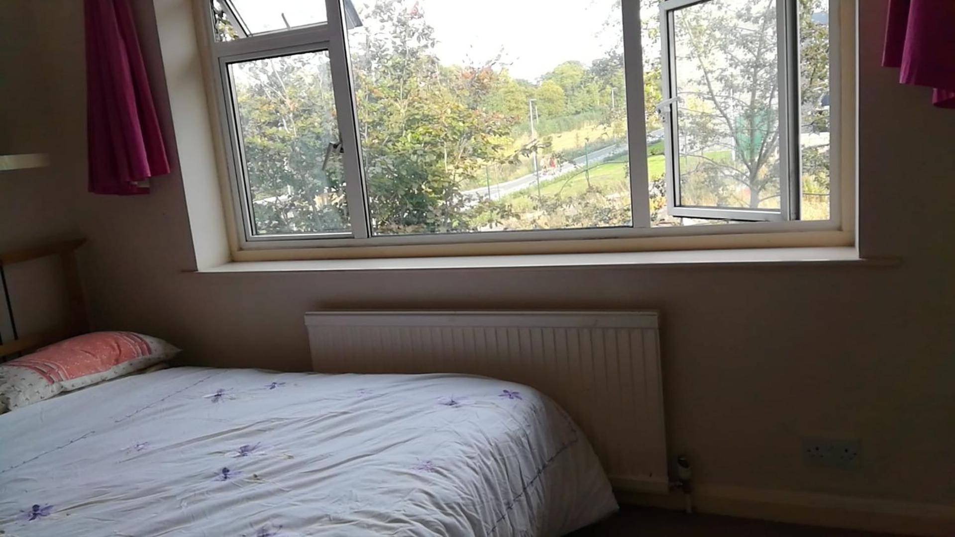 Many Worlds Meet - Eurostar, Wimbledon 30 Mins, Central London, Gatwick 15 Mins - Spacious, Sleeps Up To 16 Plus Cot - Free Wifi, Parking - Next To Lloyd Park, Great For Families, Walkers, Relocators - Ideal For Contractors Croydon Bagian luar foto