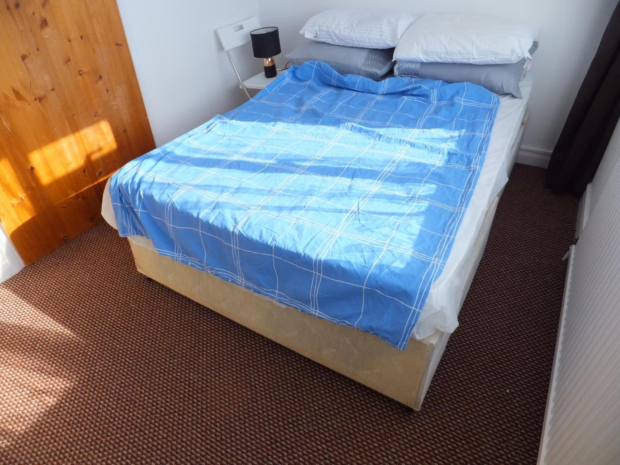 Many Worlds Meet - Eurostar, Wimbledon 30 Mins, Central London, Gatwick 15 Mins - Spacious, Sleeps Up To 16 Plus Cot - Free Wifi, Parking - Next To Lloyd Park, Great For Families, Walkers, Relocators - Ideal For Contractors Croydon Bagian luar foto